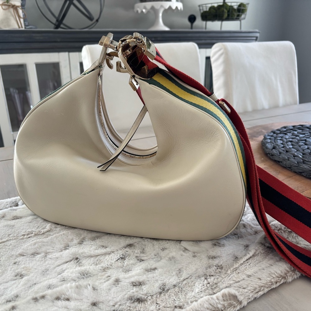 Gucci : White Attaché Shoulder Bag
Excellent Condition (used once)
